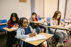 Social media use hurts preteens' development of reading and memory skills